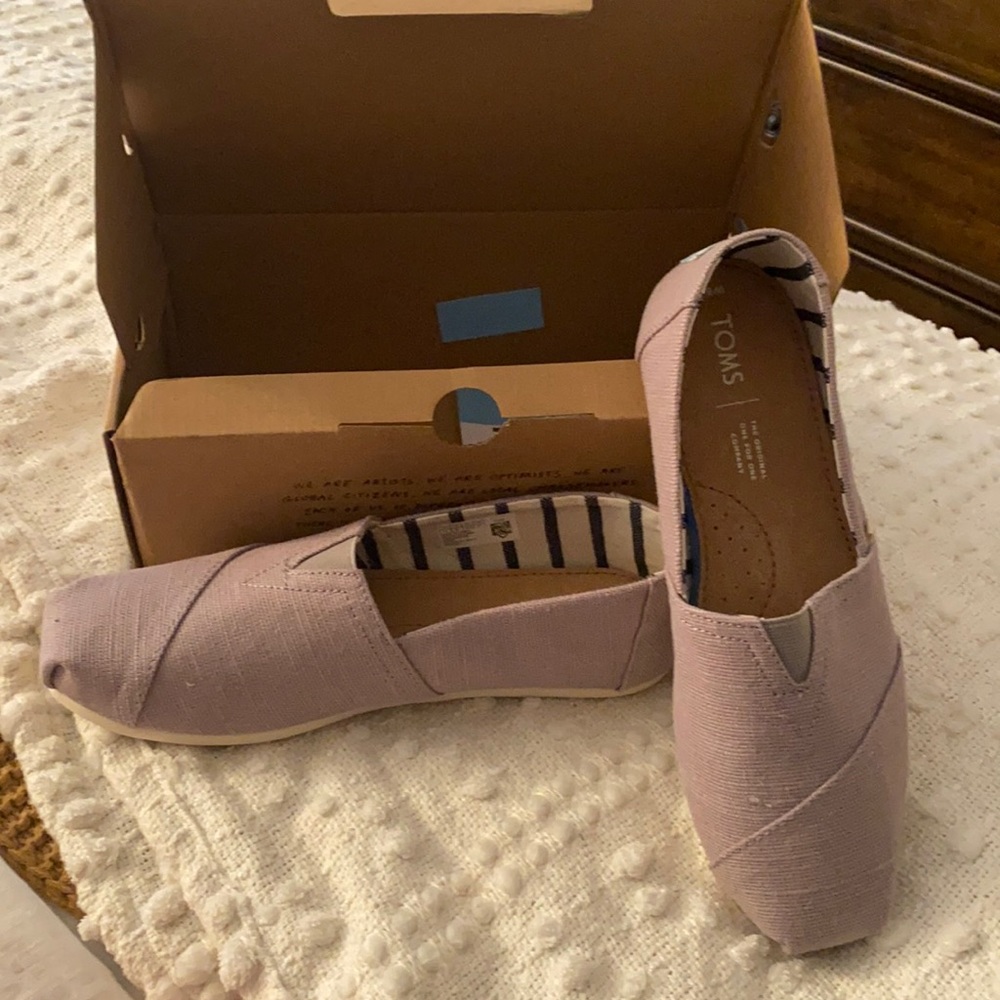 Brand new Toms